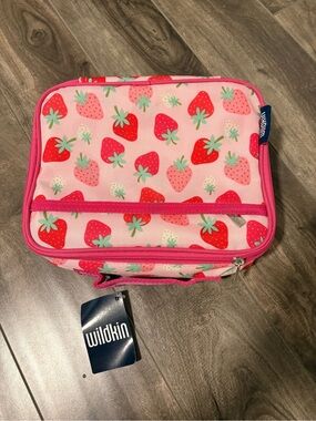 NEW Wildkin Insulated Pink Strawberry Lunch Box
